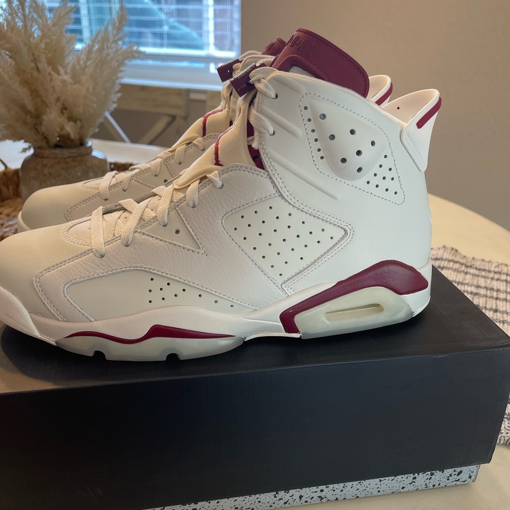 Air Jordan 6 Maroons